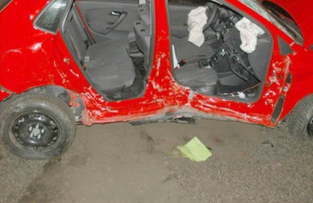 Băută la volan, o şoferiţă a provocat un grav accident la Siminoc